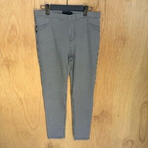 Sanctuary 
women’s Black and White‎ Houndstooth Pants size Large